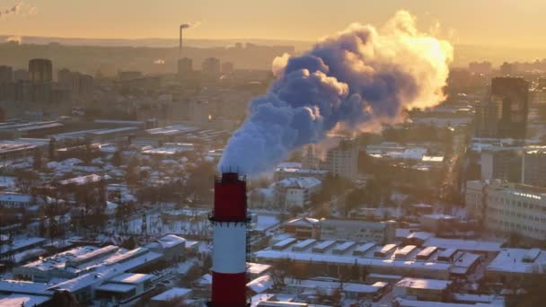 Luftaufnahme Eines Betrieb Befindlichen Wärmekraftwerks Der Schneebedeckten Stadt Chisinau Bei — Stockvideo