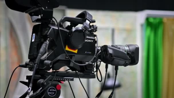 Chisinau Μολδαβία Ιανουαρίου 2024 Επαγγελματική Τηλεοπτική Κάμερα Sony Την Τεχνολογία — Αρχείο Βίντεο