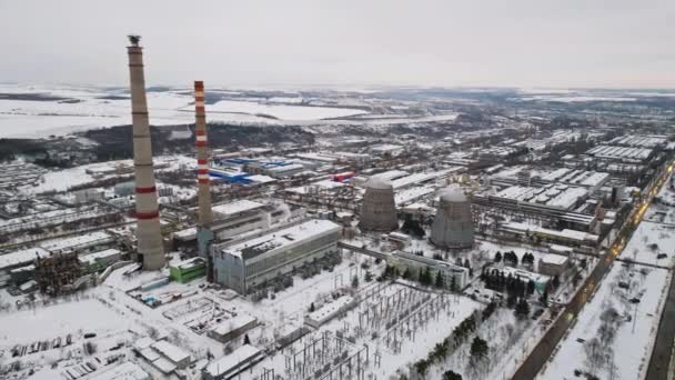 Luftaufnahme Eines Funktionierenden Wärmekraftwerks Der Schneebedeckten Stadt Chisinau Dampf Und — Stockvideo