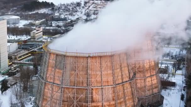 Luftaufnahme Eines Betrieb Befindlichen Wärmekraftwerks Chisinau Bei Sonnenuntergang Eine Schneebedeckte — Stockvideo