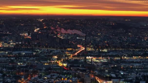 Lotu Ptaka Widać Miasto Kiszyniów Pokryte Śniegiem Zachodzie Słońca Pracująca — Wideo stockowe