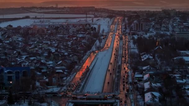 Vista Aérea Ciudad Chisinau Cubierta Nieve Atardecer Mover Tráfico Durante — Vídeos de Stock