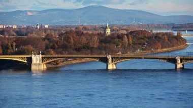 Macaristan, Budapeşte 'de gün batımında Margaret Köprüsü