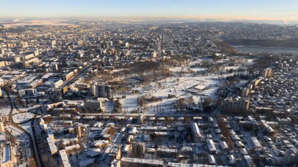 Letecký Bezpilotní Letoun Hyperlapse Timelapse Města Kišiněva Pokrytý Sněhem Při — Stock video