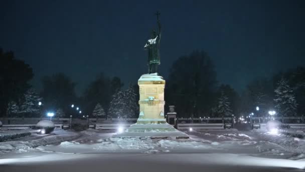 Esteban Grande Monumento Durante Una Nevada Hora Azul Noche Invierno — Vídeos de Stock
