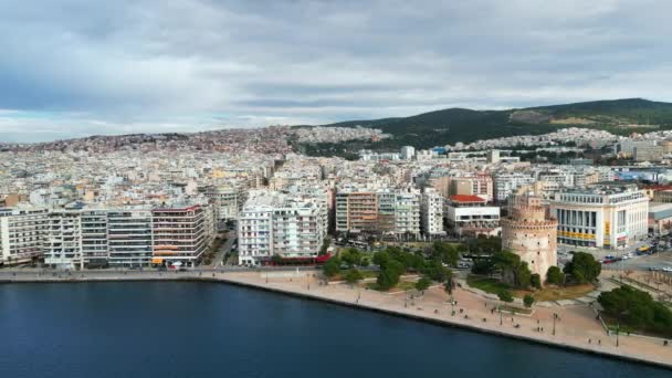 Luftaufnahme Der Küste Von Thessaloniki Denkmal Und Museum Des Weißen — Stockvideo