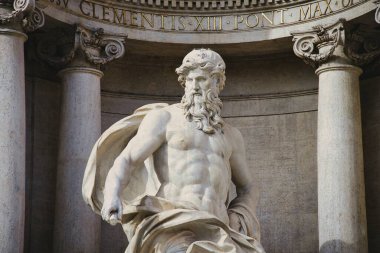 Trevi Çeşmesi 'nde Neptün heykeli. Roma, İtalya