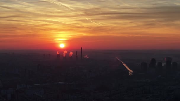Letecký Pohled Tepelné Elektrárny Bukurešti Při Západu Slunce Červené Slunce — Stock video