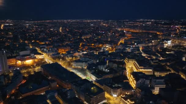Letecký Bezpilotní Pohled Osvětlenou Městskou Krajinu Večerních Hodinách Modrá Hodina — Stock video
