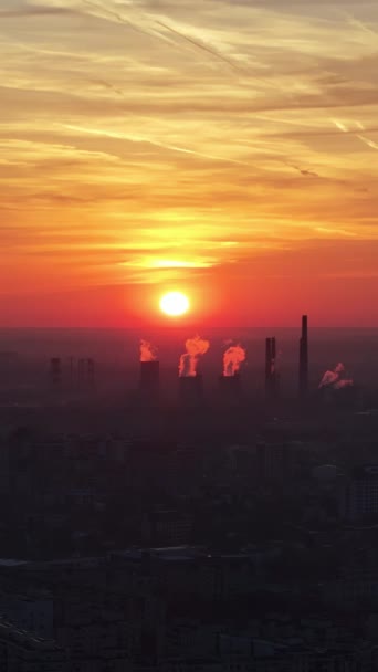 Verticale Drone Zicht Vanuit Lucht Thermische Centrales Boekarest Bij Zonsondergang — Stockvideo