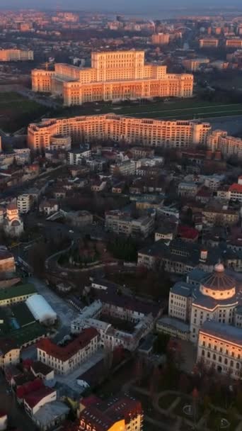 Verticale Antenne Drone Uitzicht Het Paleis Van Het Parlement Boekarest — Stockvideo