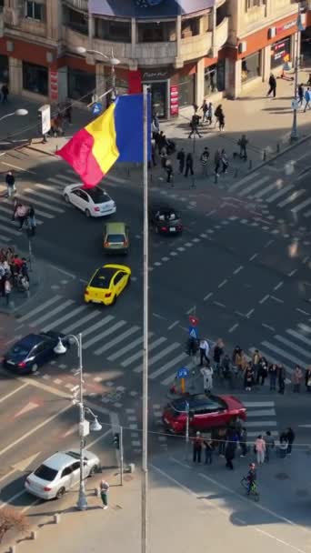Bukarest Rumänien März 2024 Vertikale Drohnenaufnahme Einer Straßenkreuzung Der Innenstadt — Stockvideo