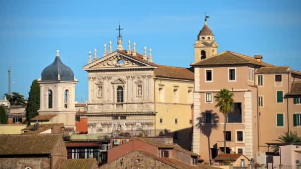 ローマ イタリア 2024年2月15日 聖徒ドミニク教会とシクストゥス教会はヴィトリオ エマヌエレ2世記念碑の頂上から見た — ストック動画