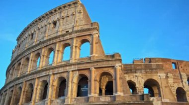 Roma, İtalya - 15 Şubat 2024: Roma 'daki Kolezyum manzarası
