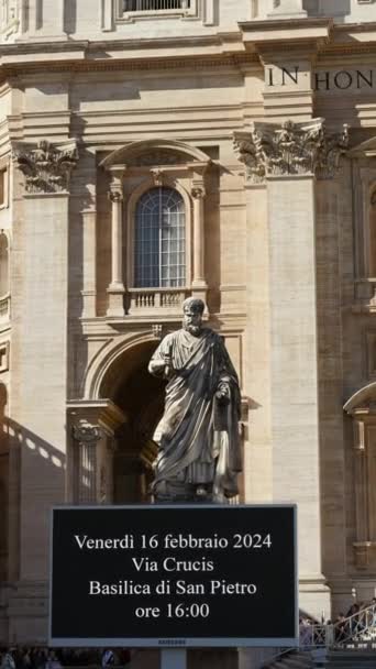 Ρώμη Ιταλία Φεβρουαρίου 2024 Άγαλμα Του Αγίου Πέτρου Στη Βασιλική — Αρχείο Βίντεο