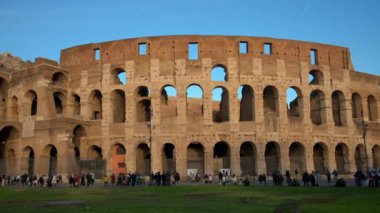 Roma, İtalya - 15 Şubat 2024: Roma 'daki Kolezyum manzarası