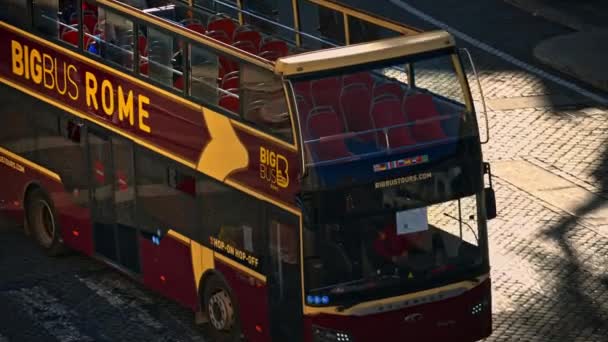 Naik Bus Udara Terbuka Tur Roma Italia — Stok Video