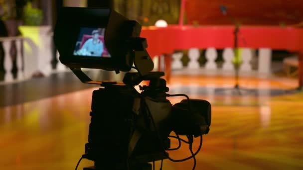 Професійні Зйомки Камери Задніх Сидіннях Телевізора — стокове відео