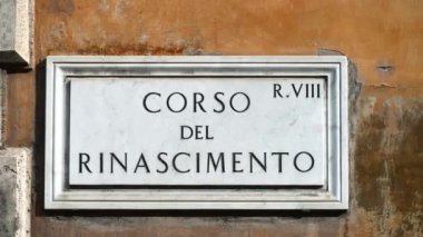 Corso del Rinascimento Roma 'nın merkezindeki caddede imza atıyor.
