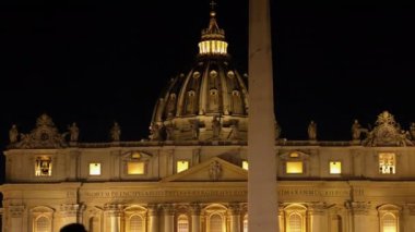 Roma, İtalya - 16 Şubat 2024: Vatikan 'daki Aziz Peter Bazilikası' nın önü