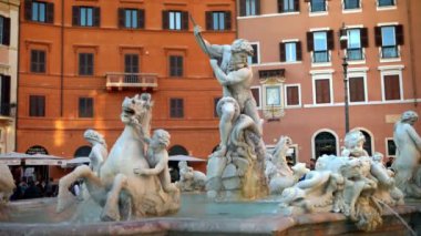 Roma, İtalya - 17 Şubat 2024: Navona Meydanı 'ndaki Neptün Çeşmesi