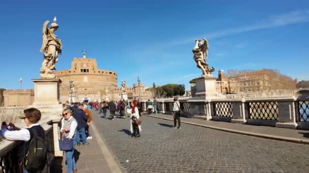 Rome Italië Februari 2024 Wandelaars Angelo Brug Vaticaanstad Rome — Stockvideo