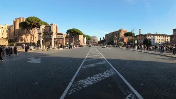 Roma Italia Febrero 2024 Vista Lejana Calle Del Coliseo — Vídeos de Stock