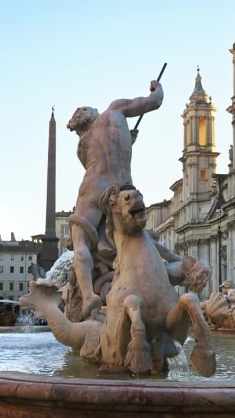 意大利罗马 2024年2月17日 纳沃纳广场的海王星之泉 垂直方向 — 图库视频影像