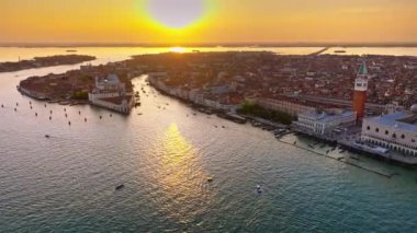 Gün batımında Venedik Şehri, İtalya 'nın hava manzarası