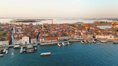 İtalya Venedik Şehri 'nin gündüz hava görüntüsü