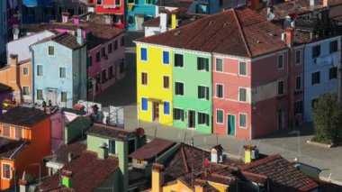 İtalya 'nın Burano Adası' ndaki renkli evlerin havadan görünüşü