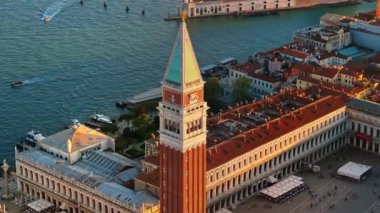 Güneşli bir günde Venedik, İtalya 'daki St. Mark' s Campanile 'in hava manzarası