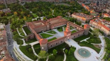 Sforzesco Kalesi 'nin havadan görünüşü, İtalya