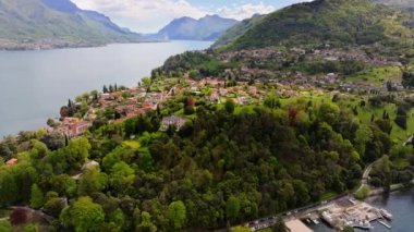 İtalya 'daki Como Gölü yakınlarındaki Bellagio köyünün havadan görüntüsü.