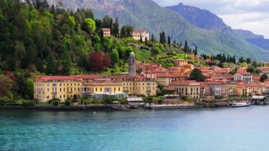 İtalya, Bellagio 'daki evlerle çevrili St. Giacomo Bazilikası' nın havadan görünüşü