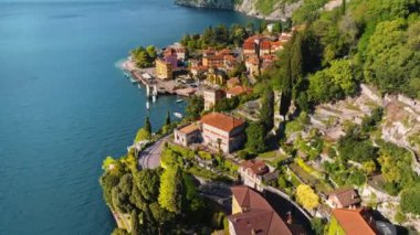 Gündüz vakti Varenna, İtalya ve Como Gölü 'nün havadan görünüşü