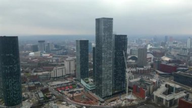 Manchester City Center, İngiltere 'deki Deansgate caddesinin hava görüntüsü