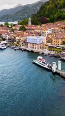 İtalya 'daki Como Gölü yakınlarındaki Bellagio köyünün hava aracı görüntüsü. Dikey