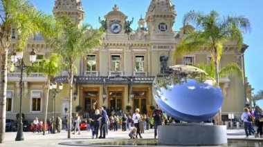 Monte Carlo, Monaco - 6 Haziran 2024: Monte-Carlo Kumarhanesinin sokak manzarası