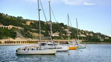 Villefranche sur Mer, Fransa - 8 Haziran 2024: Odun, Villefranche sur Mer limanında küçük tekneler