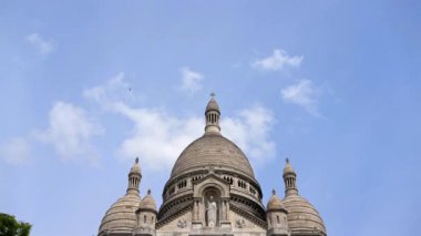 Montmartre, Paris, Fransa 'daki Sacre-Ceour Bazilikasının ön görüntüsü