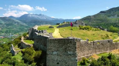 Arnavutluk 'un Lezhe kentindeki Lezhe Kalesi' nin hava ve insansız hava aracı görüntüsü