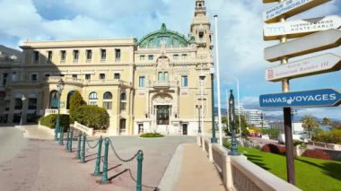 Monte Carlo, Monako - 5 Temmuz 2024: Monte-Carlo Operasının sokak manzarası