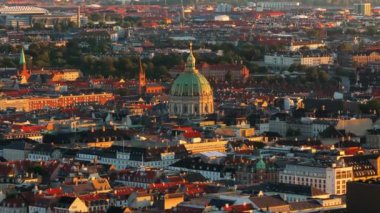 Kopenhag, Danimarka 'daki Frederik Kilisesi' nin hava aracı görüntüsü.