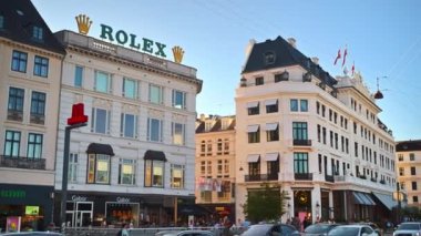 Kopenhag, Danimarka - 24 Temmuz 2024: Gündüz Kongens Nytorv Plaza manzarası