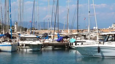 Botlar Antibes, Fransa 'daki Vauban Limanı' na yanaştı.