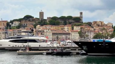 Cannes, Fransa - 15 Temmuz 2024: Tekneler Cannes Limanı 'na yanaştı