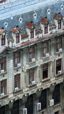 Romanya 'nın Bükreş Üniversitesi' nin insansız hava aracı görüntüsü. Dikey