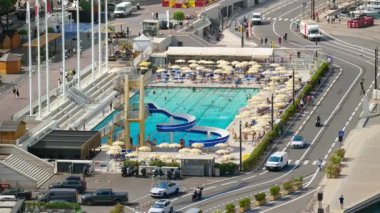 Monako 'nun La Condamine bölgesindeki Rainier III Denizcilik Stadyumu spor kompleksinin manzarası
