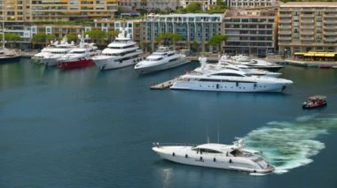 Monaco Limanı 'na beyaz tekneler yanaştı.